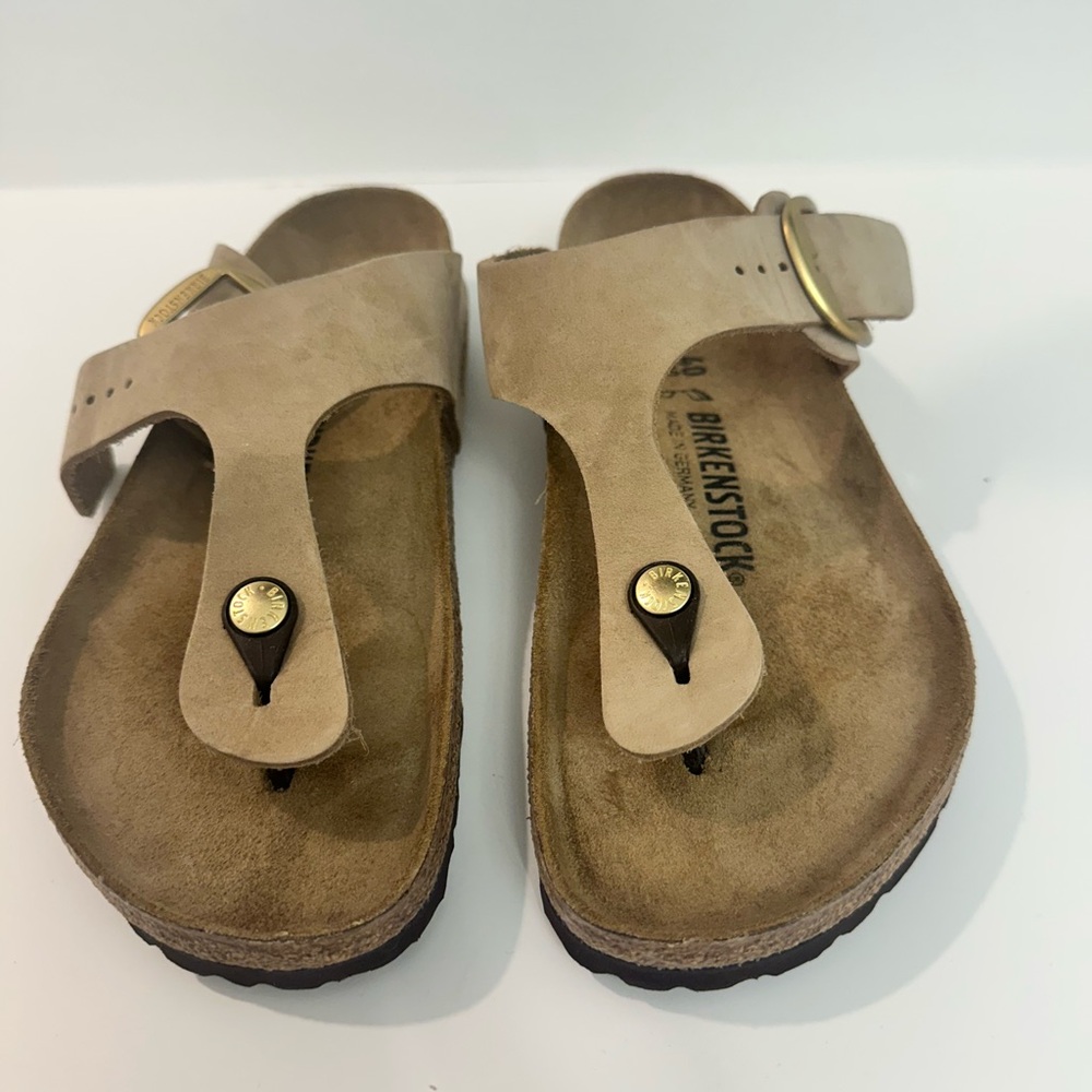 NEW Birkenstock Tan Sandals with Gold Accents sz 40 - Picture 3 of 5